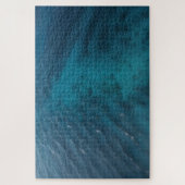 Vreedzame blauwe oceaan uitdagend legpuzzel (Verticaal)
