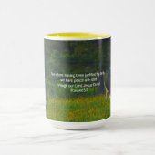 Vreedzame Koeien Grazen in Wildflower Bijbelvers Mok (Midden)