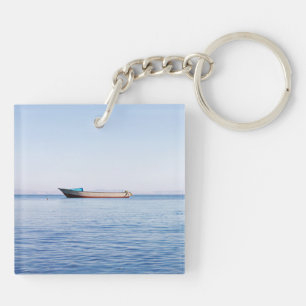 Vreedzame Oceaan & Eenzame Boot Fijne Kunst Foto Sleutelhanger