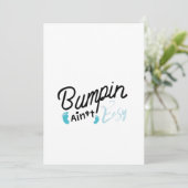 Vreemd dat vader zwanger wordt Moederschap verwach Aankondiging (Staand voorkant)