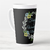 Vreemd en heerlijk gemaakt bloemig latte mok (Linkerhoek)