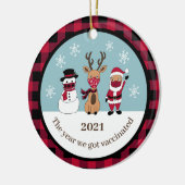 Vreemd genoeg het jaar dat we gevaccineerd werden  keramisch ornament (Links)