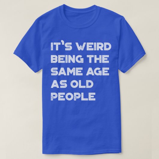 Vreemd genoeg is het een vreemde leeftijd als oude t-shirt (Design voorkant)