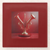 Vreemd hoorninstrument dat op voetstuk rust glazen onderzetter (Voorkant)