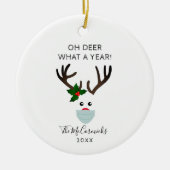 Vreemd kerstfeest 2020 rendier met gezichtsmasker keramisch ornament (Voorkant)