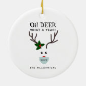Vreemd kerstfeest 2022 Face Mask Reindeer Name Keramisch Ornament (Achterkant)