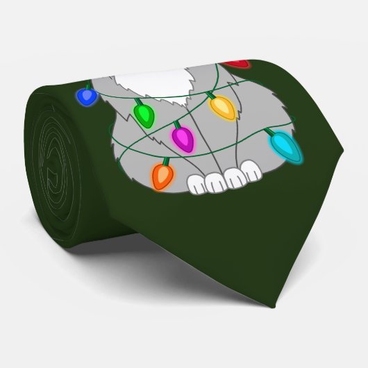 Vreemd kleine kerstboomkat in kleurrijke lichten stropdas (Opgerold)