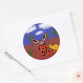 Vreemd konijn met zijn rare kat ronde sticker (Envelop)