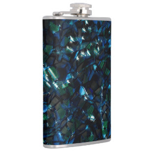 Vreemd mozaïek over de donkere achtergrond en wazi heupfles