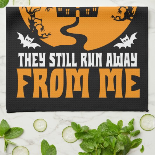 Vreemd zelfs als het niet Halloween Kitchen Towel  Theedoek (Gevouwen)