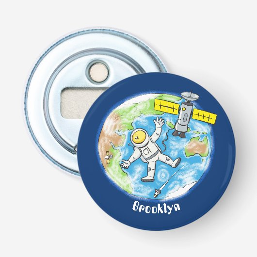 Vreemde astronaut in de ruimte en de cartoon button flesopener (Voorkant)