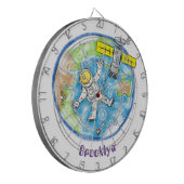 Vreemde astronaut in de ruimte en de cartoon dartbord (Voorkant Links)