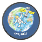 Vreemde astronaut in de ruimte en de cartoon hockey puck (Voorkant)