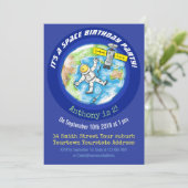 Vreemde astronaut in de ruimte en de cartoon kaart (Staand voorkant)