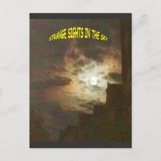 Vreemde bezienswaardigheden in de lucht briefkaart