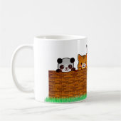 Vreemde dieren spelen in de tuin koffiemok (Links)