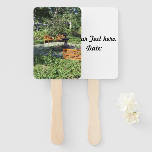 Vreemde fontein op een ventilator handwaaier (Voorkant en achterkant)