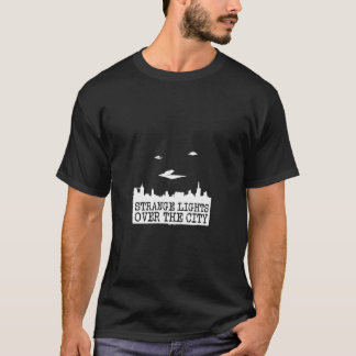 Vreemde lichten over de stad t-shirt