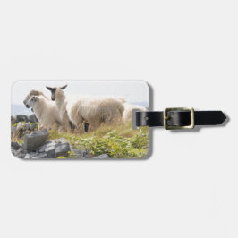 Vreemde Ontwerpen - Schapen in een veld Bagagelabel
