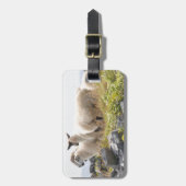 Vreemde Ontwerpen - Schapen in een veld Bagagelabel (Voorkant verticaal)