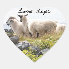 Vreemde Ontwerpen - Schapen in een veld Hart Sticker