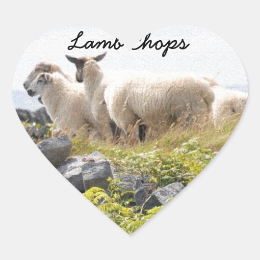Vreemde Ontwerpen - Schapen in een veld Hart Sticker (Voorkant)