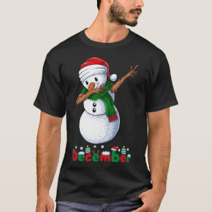 Vreemde sneeuwpopdans t-shirt