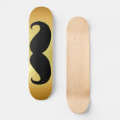Vreemde zwarte snor tegen gouden achtergrond skateboard (Voorkant)