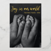 "Vreugde in onze wereld" Kerstmis Newborn Aankondi Folie Feestdagenkaart (Voorkant)