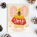 Vreugde. Schattige winterkerstbos beer dier Feestdagenkaart<br><div class="desc">"Joy" Kerst Briefkaart met schattige grappige cartoon bos beer dier in roze blush rode kleuren voor de winter feestdagen.</div>