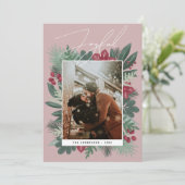 Vreugdevol. Winter Kerstmis botanische groen foto Feestdagenkaart (Staand voorkant)