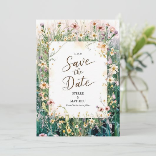 Vreugdevolle Moderne Wildflower bruiloft Save The Date (Staand voorkant)