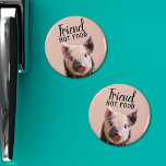 vriend geen roze eten met schattige biggenvegan magneet<br><div class="desc">Deze vriend heeft geen voedselveganfridge magnet met zwarte tekst en een schattig zwart en roze piglet op een roze achtergrond. Laat iedereen weten dat dieren onze vrienden zijn, niet ons voedsel. Als je hulp, verdere aanpassing of andere overeenkomende objecten nodig hebt, kun je contact met me opnemen. (Zie overeenkomende objecten...</div>