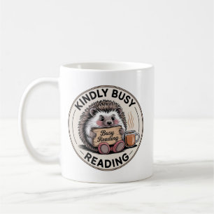 Vriendelijk bezig met het lezen van Hedgehog Badge Koffiemok