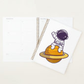 Vriendelijke astronaut zwaait van een planeet planner (Display)