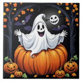 Vriendelijke geest viert Halloween in een pompoen Tegeltje (Voorkant)