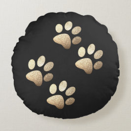 Vriendelijke hond glans rond kussen