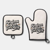 "Vriendelijkheid is gratis, geef het weg" Ovenwant & Pannenlap Set (Voorkant)