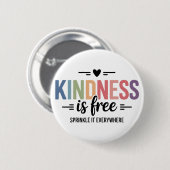 Vriendelijkheid is gratis strooi het overal rond ronde button 5,7 cm (Voorkant /achterkant)