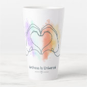 Vriendelijkheid is universeel Pride Heart Design Latte Mok (Voorkant)