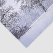 Vrienden - Een schuur en een boom in sneeuw Tissuepapier (Detail)