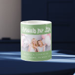 Vrienden gebruiken groene fotonamen koffiemok<br><div class="desc">Een wijze groen gekleurde achtergrond. Personaliseer en voeg je eigen foto,  selfie van je beste vriend(en),  je namen en plaats van het evenement toe. De tekst: Friends for Life is geschreven met een modern stylescript. Perfect als cadeau voor jezelf of als verjaardags- of kerstcadeau voor je vrienden.</div>