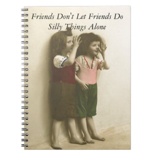 Vrienden laten vrienden niet alleen Gekke dingen d Notitieboek