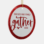 Vriendenfamilie verzamelt hier citaat Rode glitter Keramisch Ornament (Rechts)