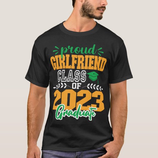 Vriendin van een klasse van 2023 MODERN-SCRIPT T-shirt (Voorkant)