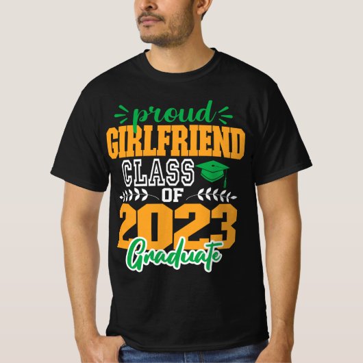 Vriendin van een klasse van 2023 MODERN-SCRIPT T-shirt (Voorkant)
