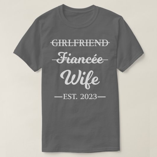 Vriendin verloofde vrouw getrouwd 2023 Verloving C T-shirt (Design voorkant)