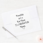 "Vriendschap is geen groot ding..." Sentimentaal Vierkante Sticker (Envelop)