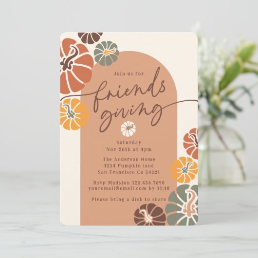 Vriendsgeven Dinner Arch Herfst Terracotta Pompoen Kaart (Staand voorkant)