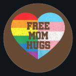 Vrij mam Hugs Gay Pride Transgender Rainbow Flag Ronde Sticker<br><div class="desc">Gratis mam Hugs Gay Pride Transgender Rainbow Flag Gift. Perfect gift voor je vader,  moeder,  papa,  mannen,  vrouwen,  vriend en familieleden op de dag van de Thanksgiving,  kerstdag,  Moederdag,  vaderdag,  4 juli,  1776 Onafhankelijke dag,  Veteranendag,  Halloween Dag,  Patrick's Day</div>